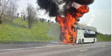 Frikë për Manchester City: autobusi i tifozëve shpërthen në flakë, çfarë ndodhi… (VIDEO)