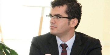 Gazetari Namir Lapardhaja ndërron jetë papritur, dyshohet për arrest kardiak.