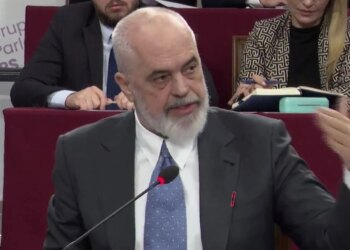 “Gazi i Zegjinesë”: Rama ironizon Bardhin: Burr i vetëm në historinë që është mbrojtur nga Helsinki pas sulmit nga një grua.