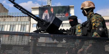 Gjueti ndaj spiunëve dhe arrestime masive/ Irani ekzekuton një qytetar suedez, qindra të arrestuar në Gjirin Persik