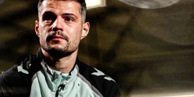 Granit Xhaka tregon përjetimet dhe kujtimet, duke nuk i përmbajtur dot emocionet e tij në një rrëfim prekës.