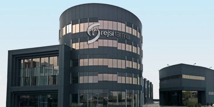 Hetim ndaj "Rejsi Farma", dyshime për keqpërdorim të rimbursimeve dhe shpërndarje barnash të skaduara