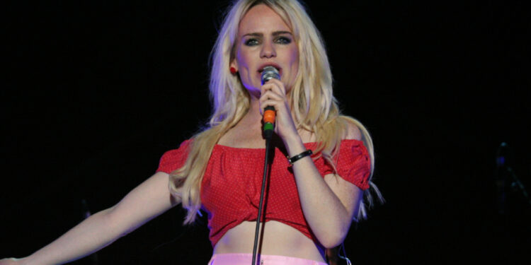 Historia tronditëse e Duffy-t, përjetuar përmes përdhunimit, rrëmbimit dhe zhdukjes, shndërrohet në dokumentar pas suksesit të saj të madh.