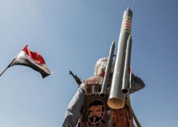 Houthit në konflikt, kriza përshkallëzohet/ Rebelët e mbështetur nga Irani sulmojnë Izraelin, rrezikohet tregtia ndërkombëtare