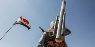 Houthit në konflikt, kriza përshkallëzohet/ Rebelët e mbështetur nga Irani sulmojnë Izraelin, rrezikohet tregtia ndërkombëtare