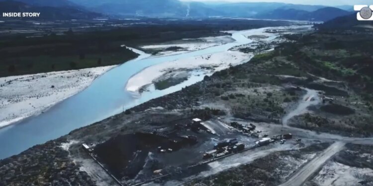 Hulumtimi zbulohet se vetëm një leje për marrjen e inertëve është në fuqi në Vjosë, ndërsa janë identifikuar dhjetëra kompani që po shkelin rregullat në Parkun e Mbrojtur.