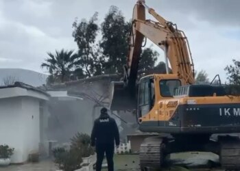 IKMT niset për në Vlorë, fillon shkërmoqja e një restoranti.