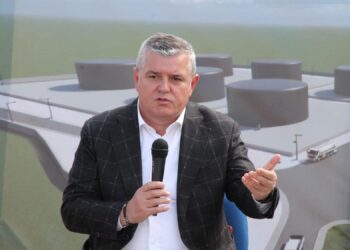 Denoncimi/ Eltar Deda, drejtori i Albpetrol pastron paratë me rrjet fast-foodesh?!