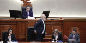 “Ju jeni askush, pa mua PS ikën për lesh”/ Si i kërcëoi Rama anëtarët e kryesisë për votimin e sotëm për Ballukun