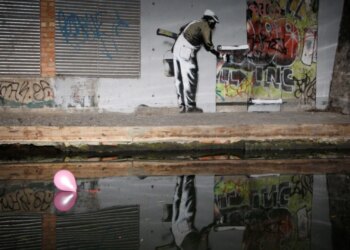 Identiteti i Banksy-t në prag të zbulimit, Reuters heton artistin anonim që revolucionarizoi botën e artit.
