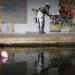Identiteti i Banksy-t në prag të zbulimit, Reuters heton artistin anonim që revolucionarizoi botën e artit.
