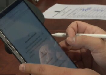 Inteligjenca artificiale në kuvend: deri në 2030, pritet të përdoret AI për përgatitjen e ligjeve.