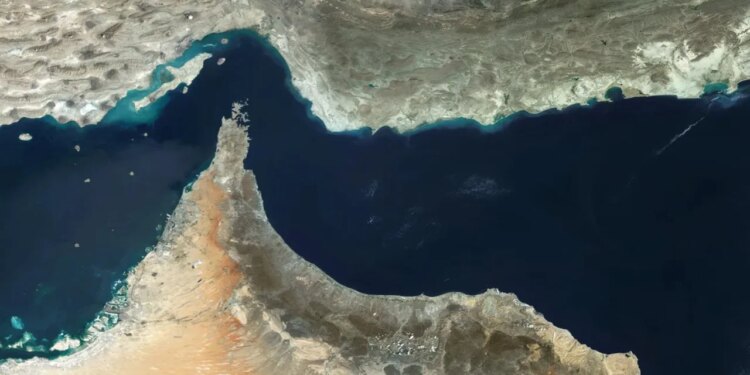 Iran paralajmëron se do të goditen anijet nga SHBA-ja, Izraeli dhe Evropa që kalojnë në ngushticën e Hormuzit, e cila është mbyllur për to