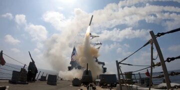 Irani apelon për largimin e banorëve të Emirateve të Bashkuara Arabe nga zonat pranë porteve.