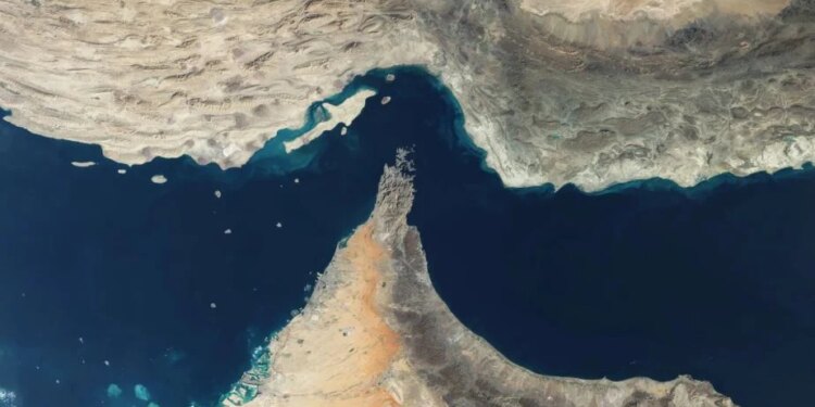 Irani autorizon kalimin e 20 anijeve pakistaneze në Ngushticën e Hormuzit.