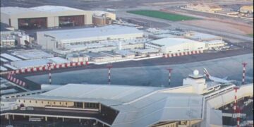 Irani godet me dronë aeroportin e Kuvajtit, autoritetet konfirmojnë: Zjarri përfshiu një rezervuar nafte.