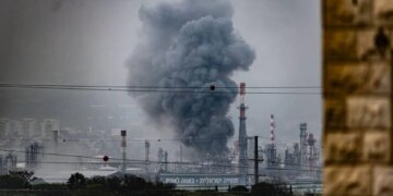 Irani godet një rafineri nafte në një qytet israelit, ende nuk ka informacion mbi viktimat.