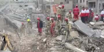 Irani iniciuan një seri të re sulmesh ndaj Izraelit, autoritetet u kërkojnë qytetarëve të futen në strehimore për siguri…