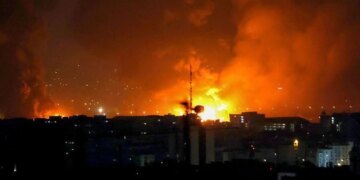 Irani vazhdon sulmet edhe pas kërkesës për falje, raketat godasin Emiratet dhe vendet fqinje të Teheranit.