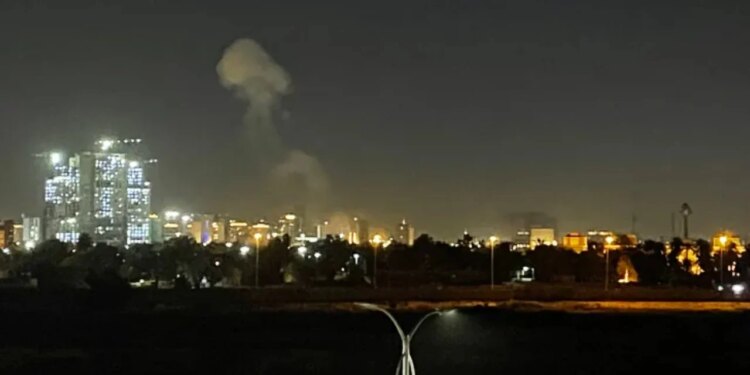 Iranit i bëhet sulm me dron ndaj Ambasadës Amerikane në Bagdad gjatë konfliktit në Lindjen e Mesme.