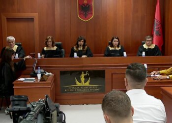 Ish-gjyqtarët kërkojnë kthim në detyrë, ndërsa shkarkimet e Vettingut vihen në pikëpyetje pas dënimit të ish-anëtarëve të KPA-së.