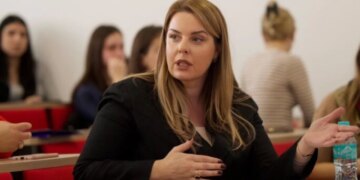 Ish-zv.drejtoresha e AKSHI-t lirohet nga arresti në shtëpi, Gjykata e Posaçme e vendos masën 'detyrim paraqitje'