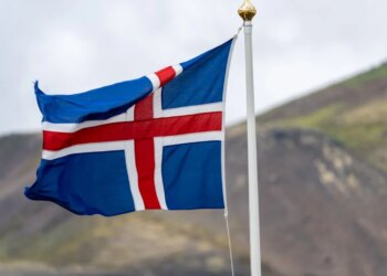 Islanda në prag të një referendumi për rinisjen e negociatave me BE, votimi i parashikuar për në vjeshtë.