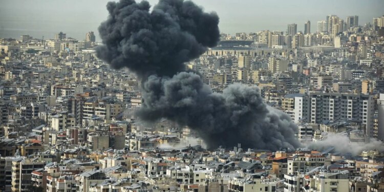 Izraeli sulmon shumë objekte në Bejrut, përfshirë selinë e Këshillit Ekzekutiv të Hezbollahut.