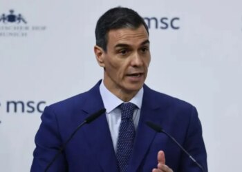 “Jo luftës”, kryeministri spanjoll reagon ndaj Presidentit Trump pas kërcënimeve për bllokimin e tregtisë.