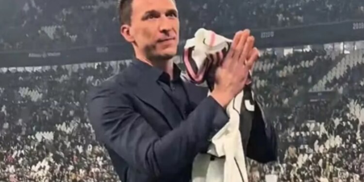 Juventus, përshëndetje për Mario Mandzukic në rikthimin e tij në Torino (VIDEO)