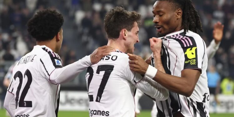 Juventusi shfaq një paraqitje të jashtëzakonshme, duke triumfuar me katër gola ndaj Pisas.