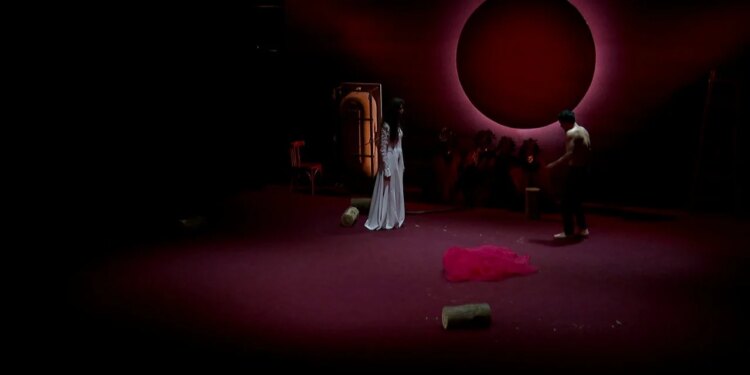 “Kaini dhe Abeli, pasardhësit e Adamit” paraqiten në skenë / Një ngjarje biblike e lidhur me aktualitetin, e trajtuar në shfaqjen e regjisorit Rafael Hoxhaj.