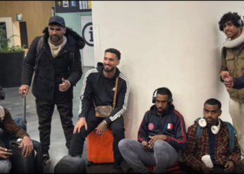 Kaledonia e Re përballet me pengesa në udhëtimin drejt Botërorit, duke mbërritur në Meksikë pa uniforma dhe pa një pritje në aeroport.