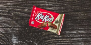 Kamioni me 12 tonë çokollata KitKat humbet gjurmët, furnizimet në rrezik për festën e Pashkëve.