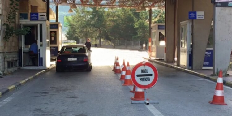 Kapet një ngarkesë prej 30 kg drogë në Kapshticë, arrestohet shtetasi grek për trafik ndërkombëtar.