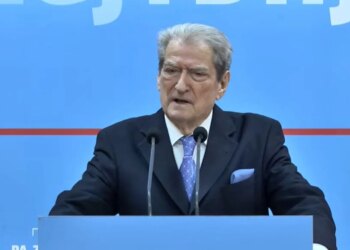 Kërcënimi ndaj jetës së Adriana Kalasë, Berisha e akuzon Ramën si ‘vrasës digjital’ dhe hedh poshtë mbështetjein e kryeministrit.