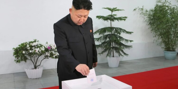 Kim Jong-un rimerr mandatin në zgjedhjet e radhës, me 99.3% të votave nga qytetarët.