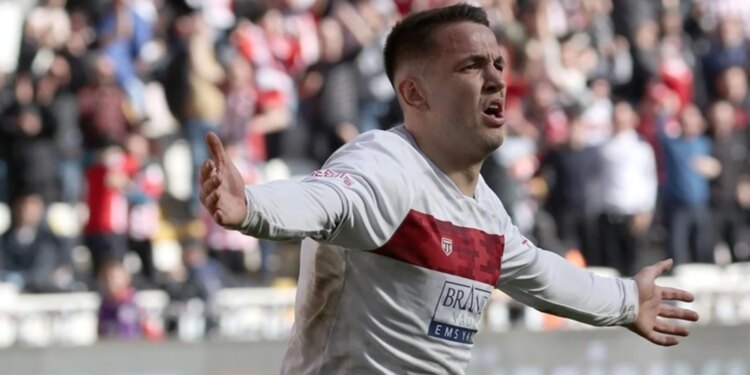 Kombëtarja shqiptare e futbollit do të jetë pa Rey Manajn në përballjen me Poloninë.