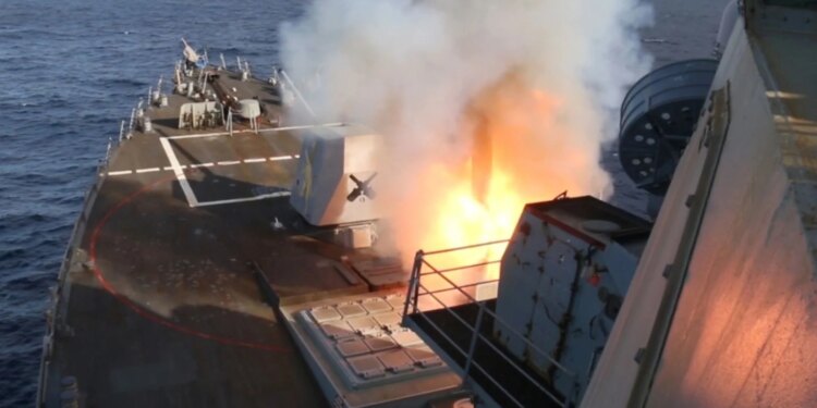 Konflikti i armatosur në Lindjen e Mesme: Zyrtari amerikan deklaron se janë fundosur 17 anije iraniane dhe janë sulmuar mbi 2000 objekte.