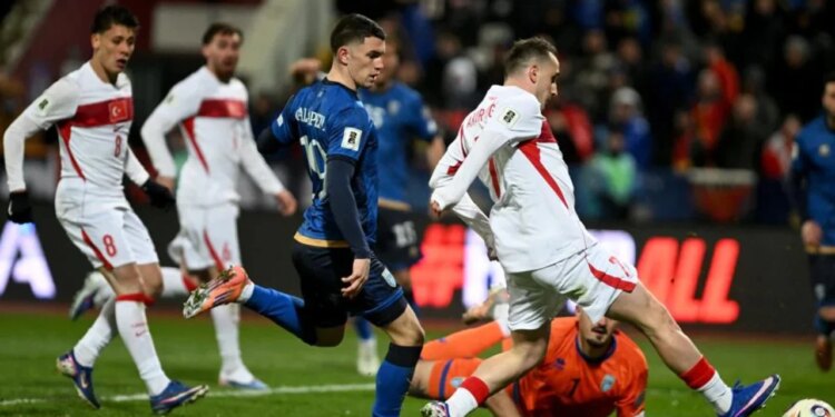 Kosova përballet me pengesa, zemra dhe talenti nuk mjaftojnë, Turqia prish shpresat e shqiptarëve për Kupa Bote.