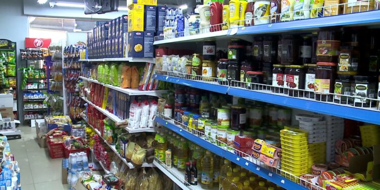 Kostot bien, çmimet rriten; ekspertët: Importet nuk ofrohen më me ulje, ndërsa prodhimi vendas përballet me më pak tension.