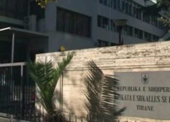 Kreu i IMT-së, Rigers Sheqeri, pezullohet nga detyra për dyshime të abuzimit me leje ndërtimi.