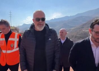 Kryeministri Rama viziton devijimin e përkohshëm në rrugën Librazhd-Prrenjas