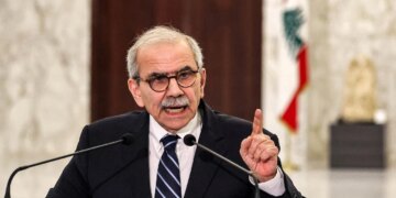 Kryeministri i Libanit: Hezbollahu duhet të rishikojë qëndrimin e tij dhe t'i kërkojë falje popullit për barrën e vendosur.