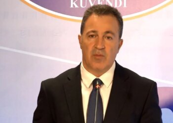 Kryetari i Kuvendit Niko Peleshi, mesazh për Ditën e Mësuesit: Falënderim për ata që edukojnë brezat e rinj.