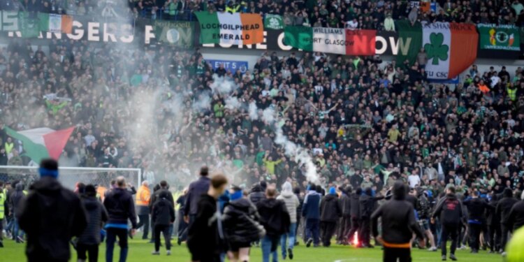 Kupa e Skocisë: Bajrami realizon gol në serinë e penalltive në përballjen Rangers-Celtic, por ndeshja mbyllet në kaos për shkak të tifozëve (VIDEO)