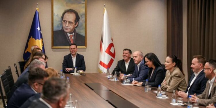 Kurti-Abdixhiku në takim: LDK convokon grupin parlamentar; zëdhënësi i partisë shprehet se janë të gatshëm për negociata mbi presidentin e ri, por…