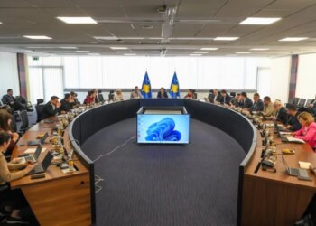 Kurti thirr mbledhjen e kabinetit qeveritar, kryeministri i Kosovës njofton se takimi do të zgjasë dy ditë dhe se angazhimet do të integrohen në programin qeverisës.