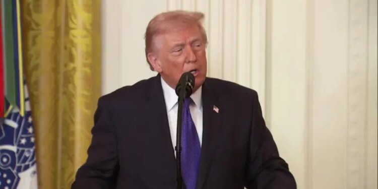 “Ky ishte mundësia jonë e fundit dhe më e mirë për të vepruar”, thotë Trump nga Shtëpia e Bardhë: Irani përbën një kërcënim të papranueshëm në Lindjen e Mesme.