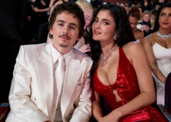 Kylie Jenner tërheq vëmendjen në Oscars, ylli i showbiz-it brilion në tapetin e kuq të Çmimeve të Akademisë